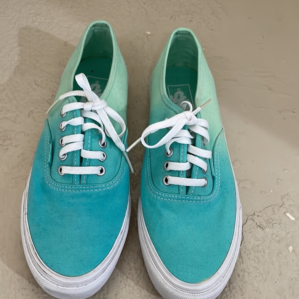 Unisex Vans Shoes - Picture 2 of 6